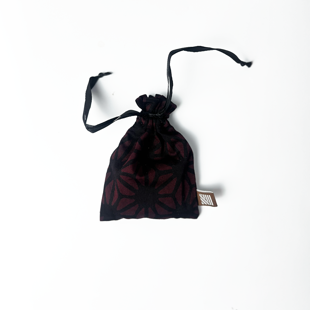 “Batik Boutique Congkak Gift Set featuring bamboo congkak board with engraved floral batik motif and garnet firework batik pouch, presented in white gift box with gemstones decor,Handcrafted bamboo congkak board laser engraved with traditional batik flower pattern, paired with dark red batik drawstring pouch — Congkak Garnet Firework by Batik Boutique