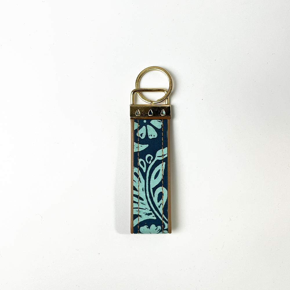 the back of a key fob in the pattern teal ukir