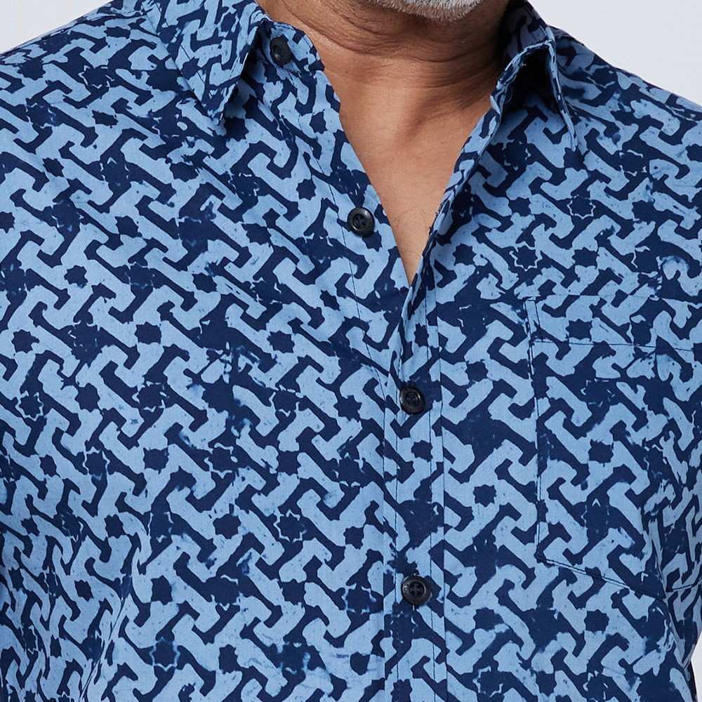 zoom in photo of midnight arabesque men's shirt 