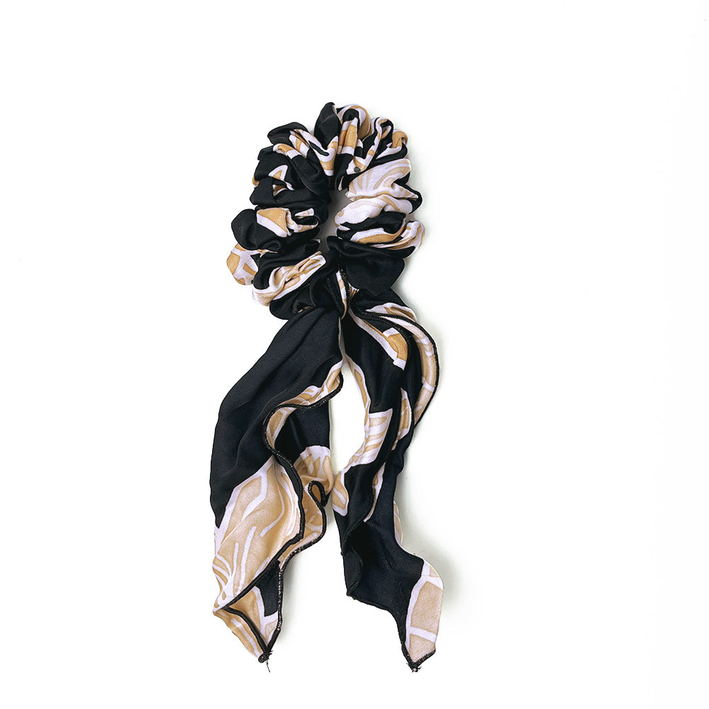 Scrunchies_OnyxFleur_1_a6990236-4f25-4a34-83f6-1d65c65ab774.jpg