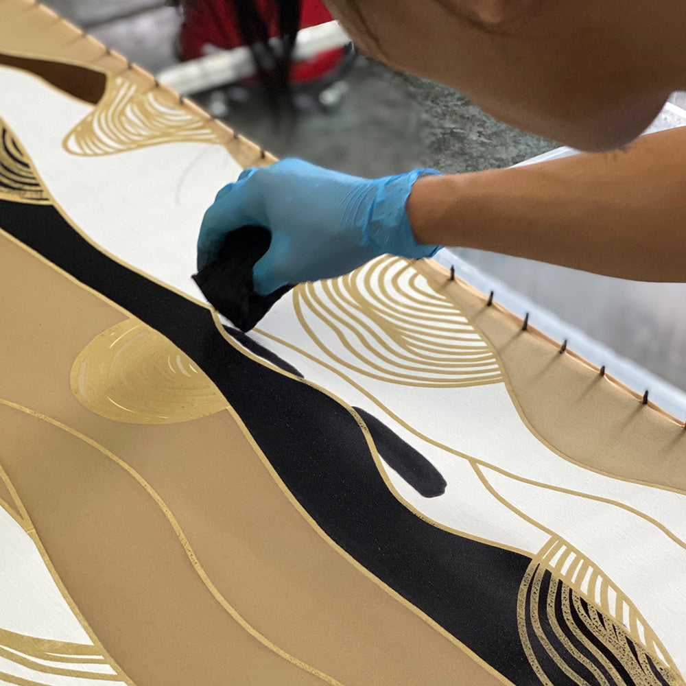 a photo of artisan on the process of meticulously making batik 
