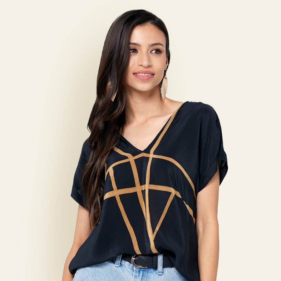 BatikBoutique_SilkTee_BlackEcru_Model3